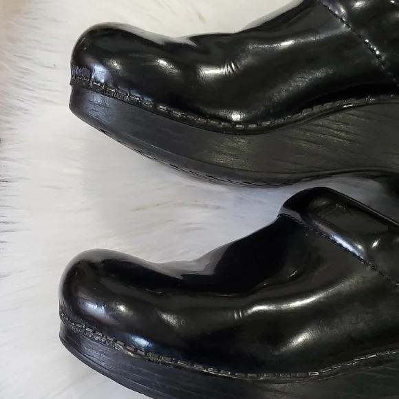 Dansko Black Mules with Reflective Finish Size 39 - Picture 4 of 14